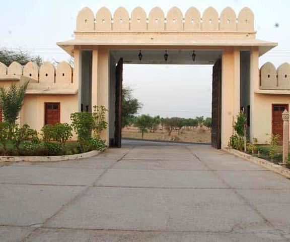 Sara Vilas Hotel Rajasthan Mandawa front gate view